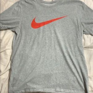 Short sleeve Nike tee